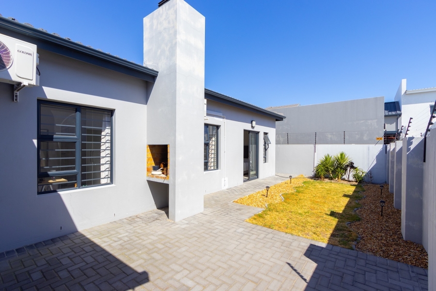 To Let 3 Bedroom Property for Rent in Sandown Western Cape